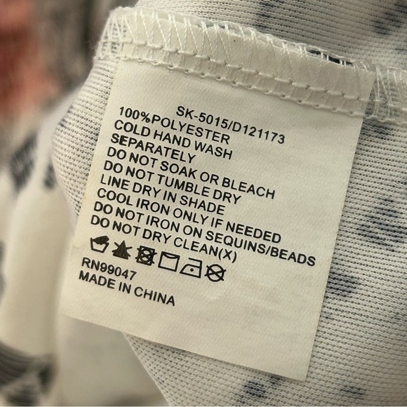 Fleur De Lis Mandala Print Lace Overlay Shift Dress - Picture 12 of 15